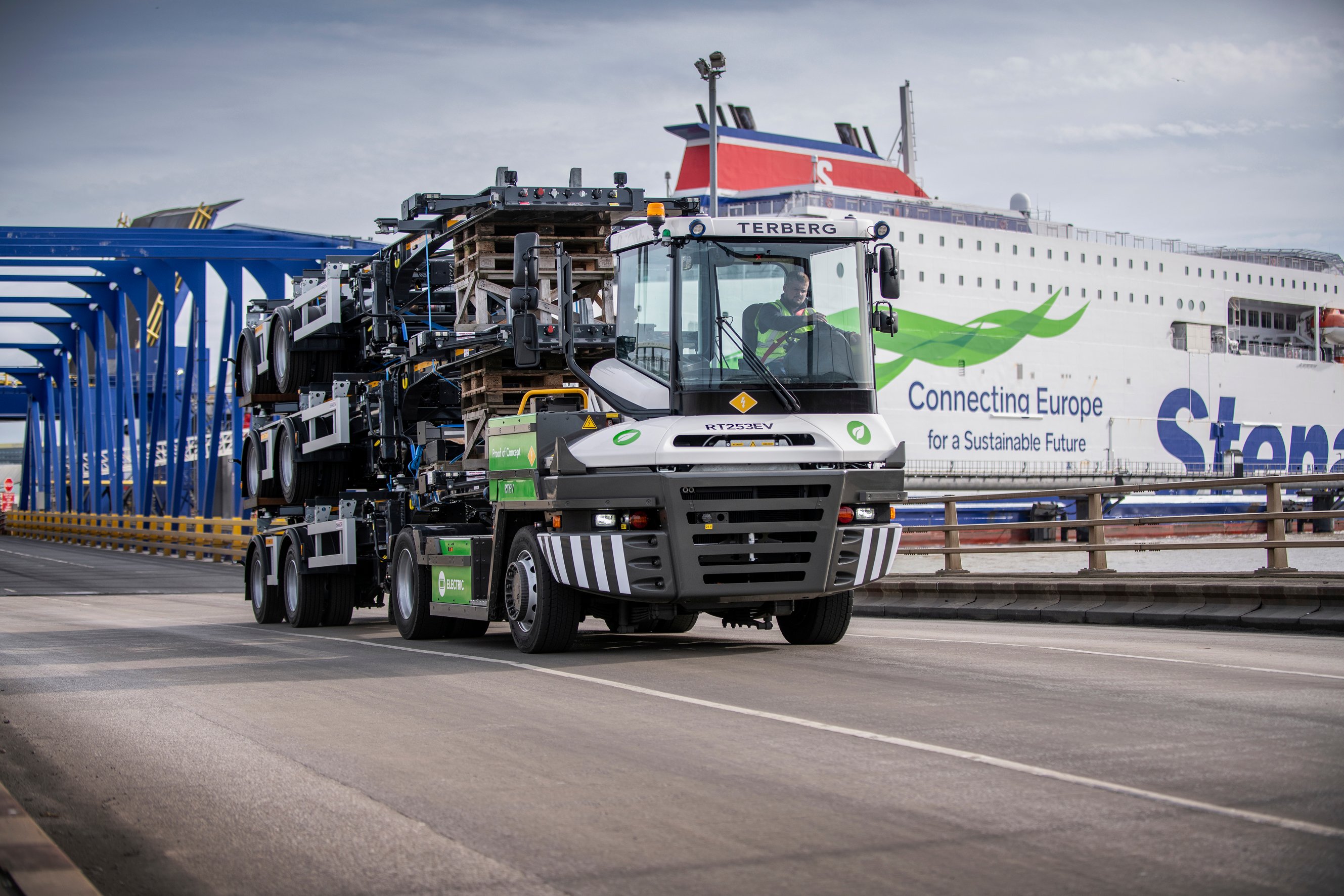 RT253EV RoRo Tractor on tour in the UK