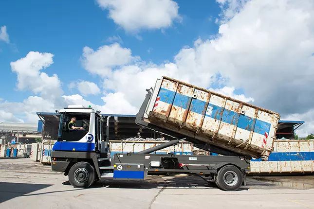 CONTAINER CARRIER