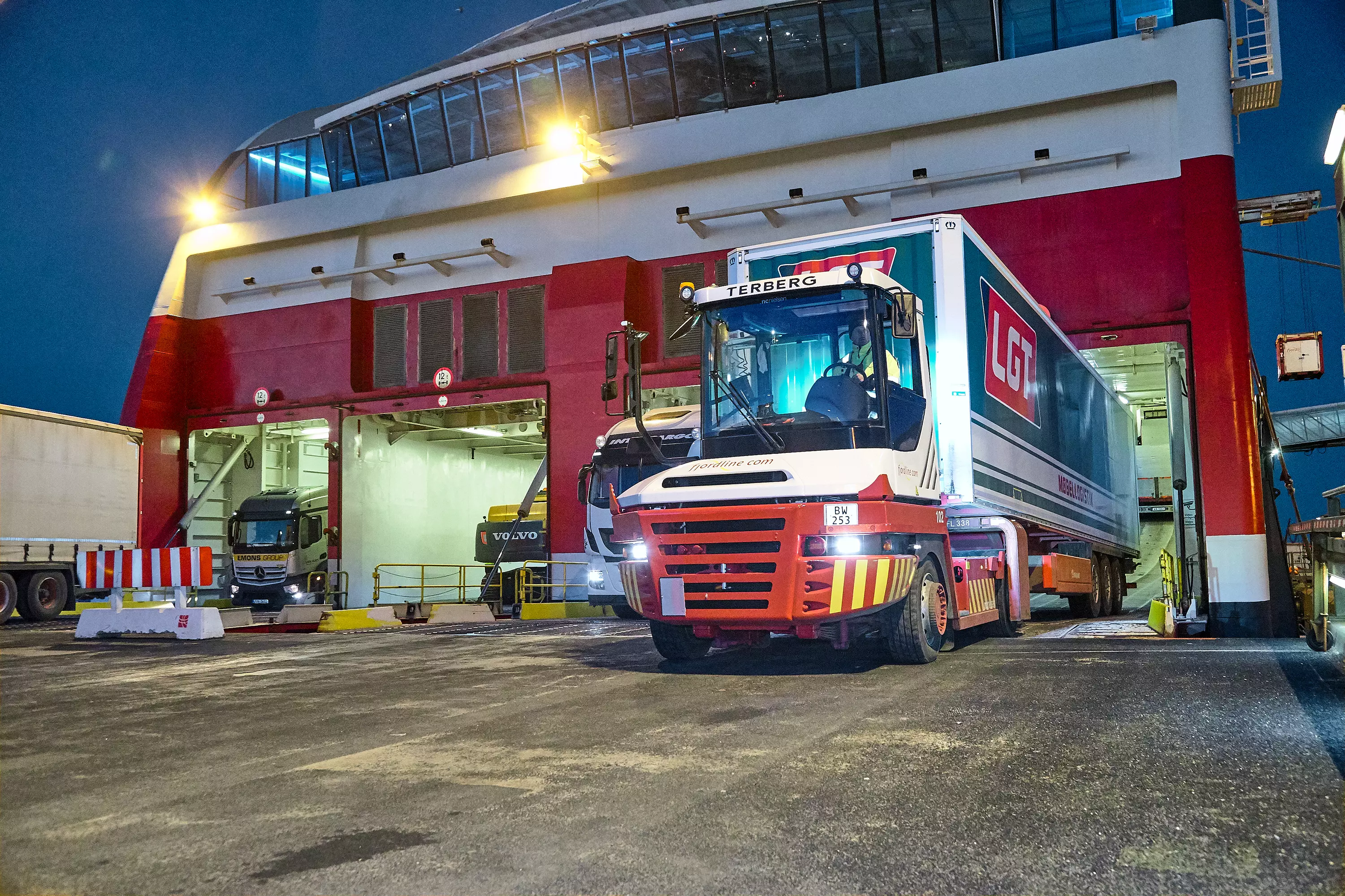 PORT RORO TRACTORS