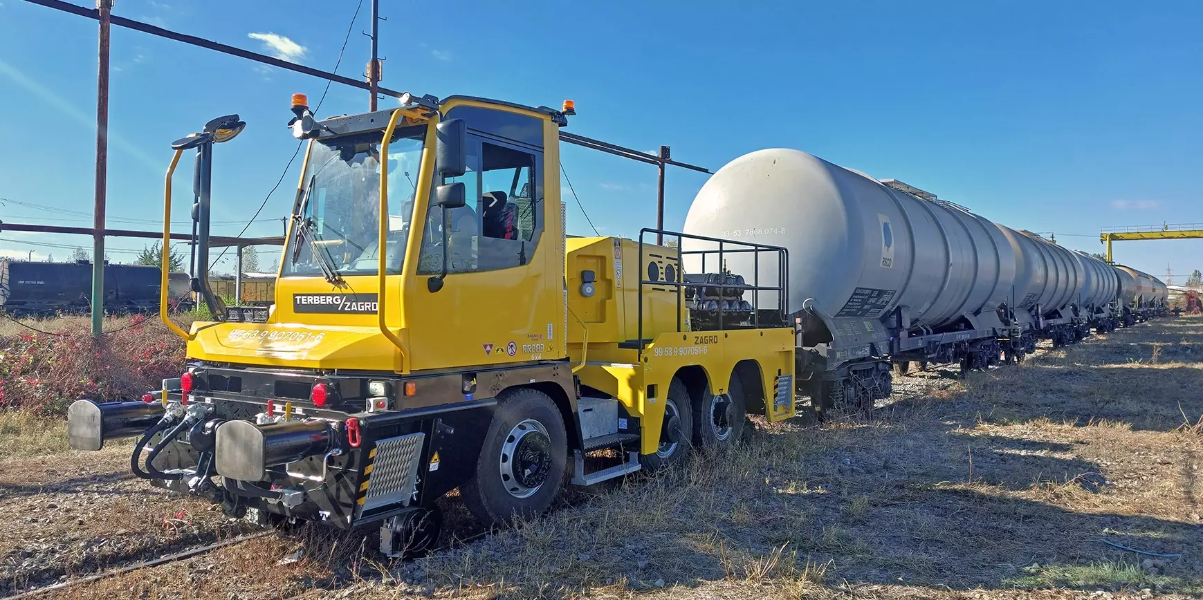 ROAD RAIL TRACTORS